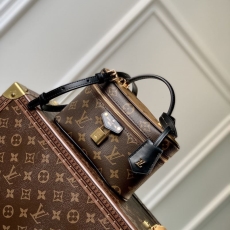 LV Bucket Bags